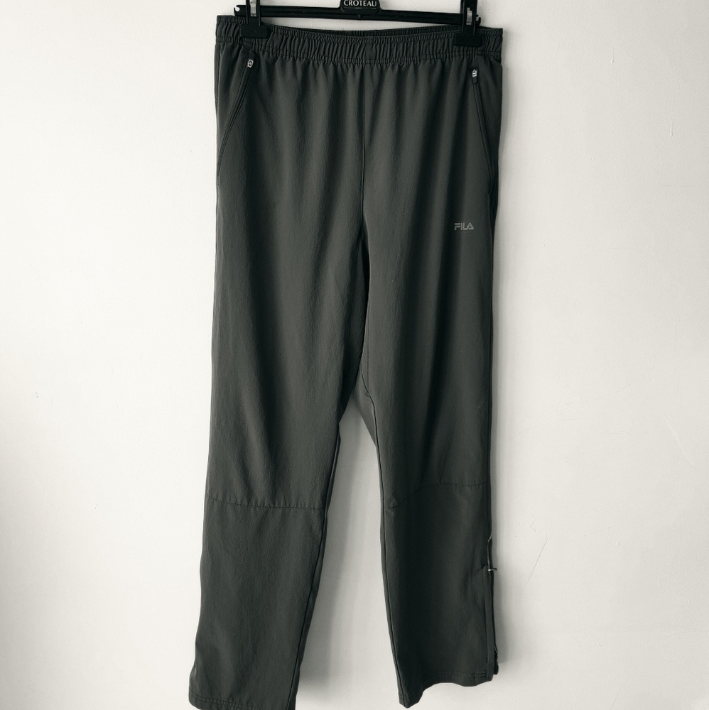 Fila Men's gray Jogging Sports pants size Large‎